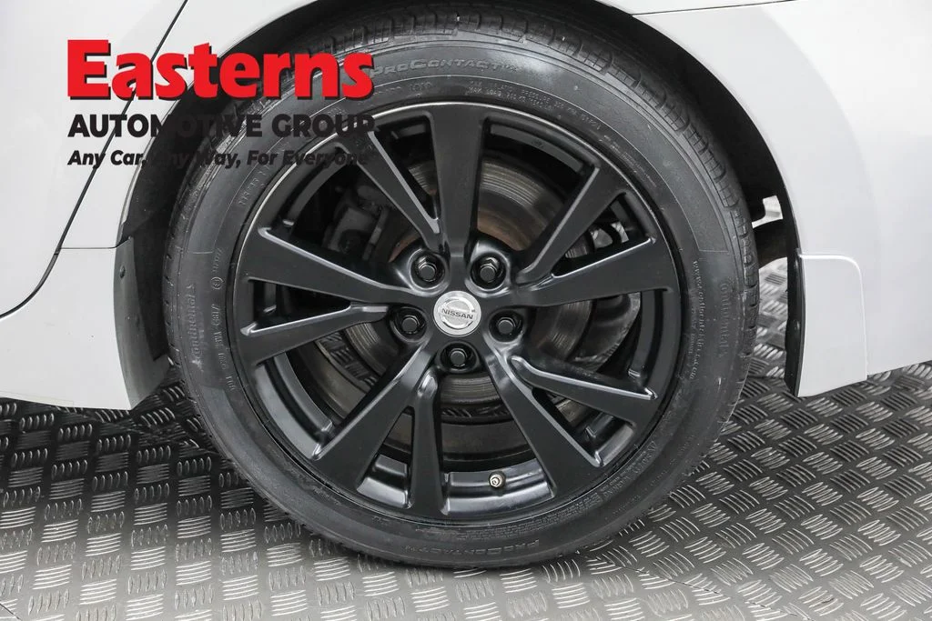 Used 2018 Silver Nissan 3.5 S image 33