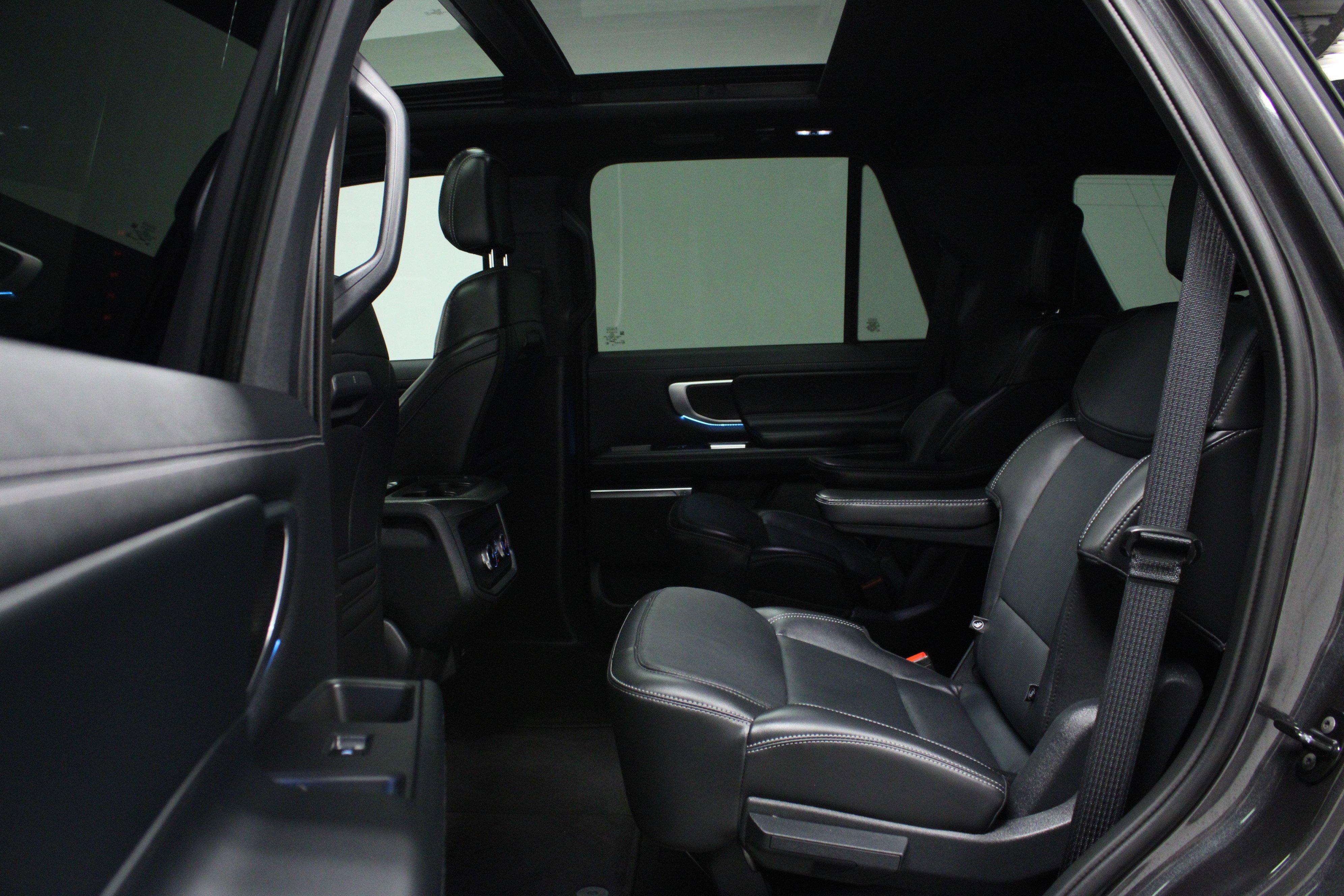 Used 2025 Gray Metallic Ford Platinum image 13