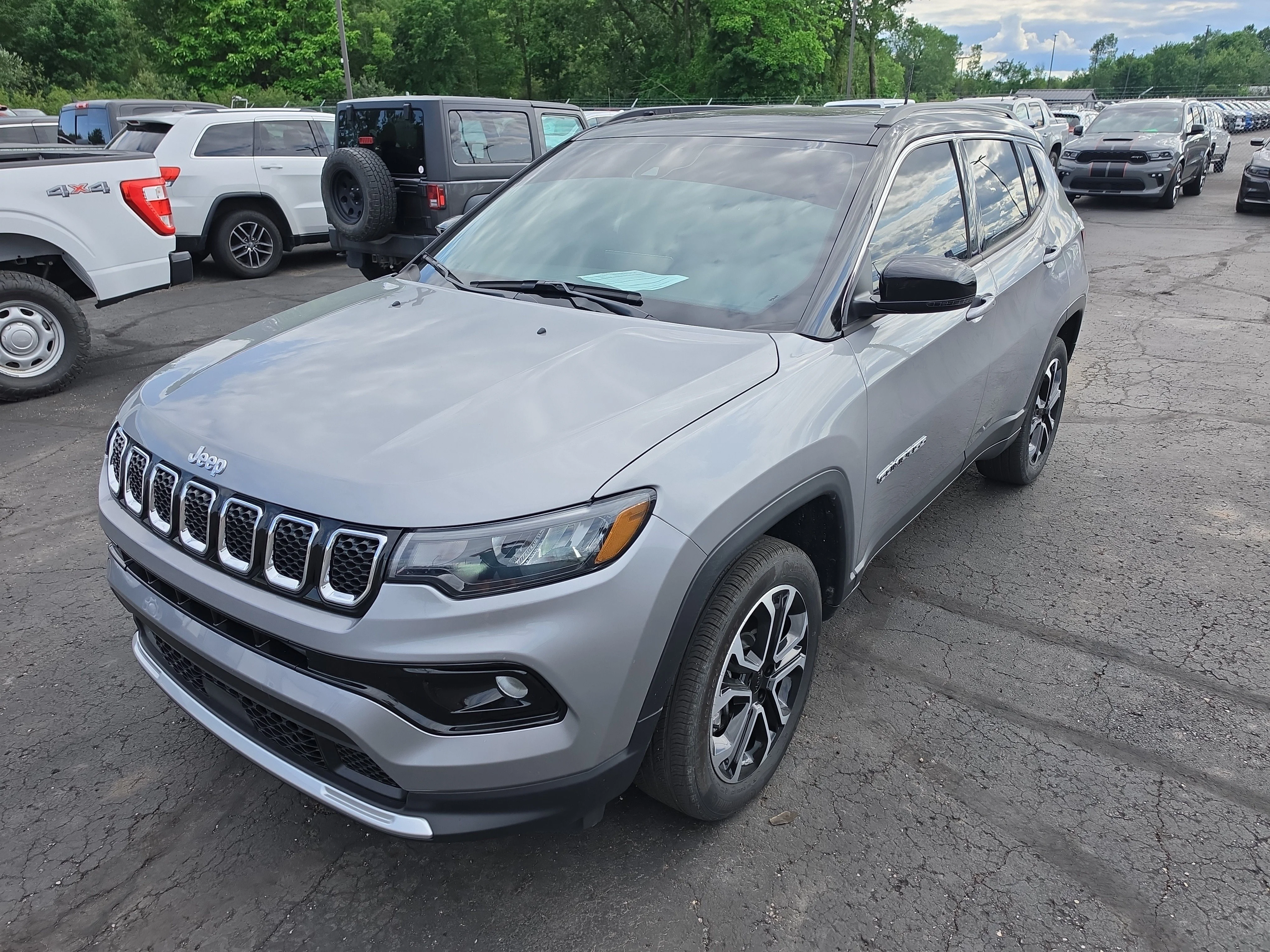 Used 2023 Billet Silver Metallic Clearcoat Jeep Limited image 7