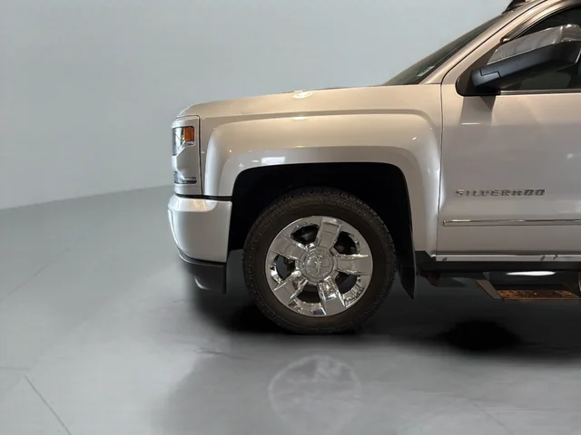 Used 2018 Silver Chevrolet LTZ image 32