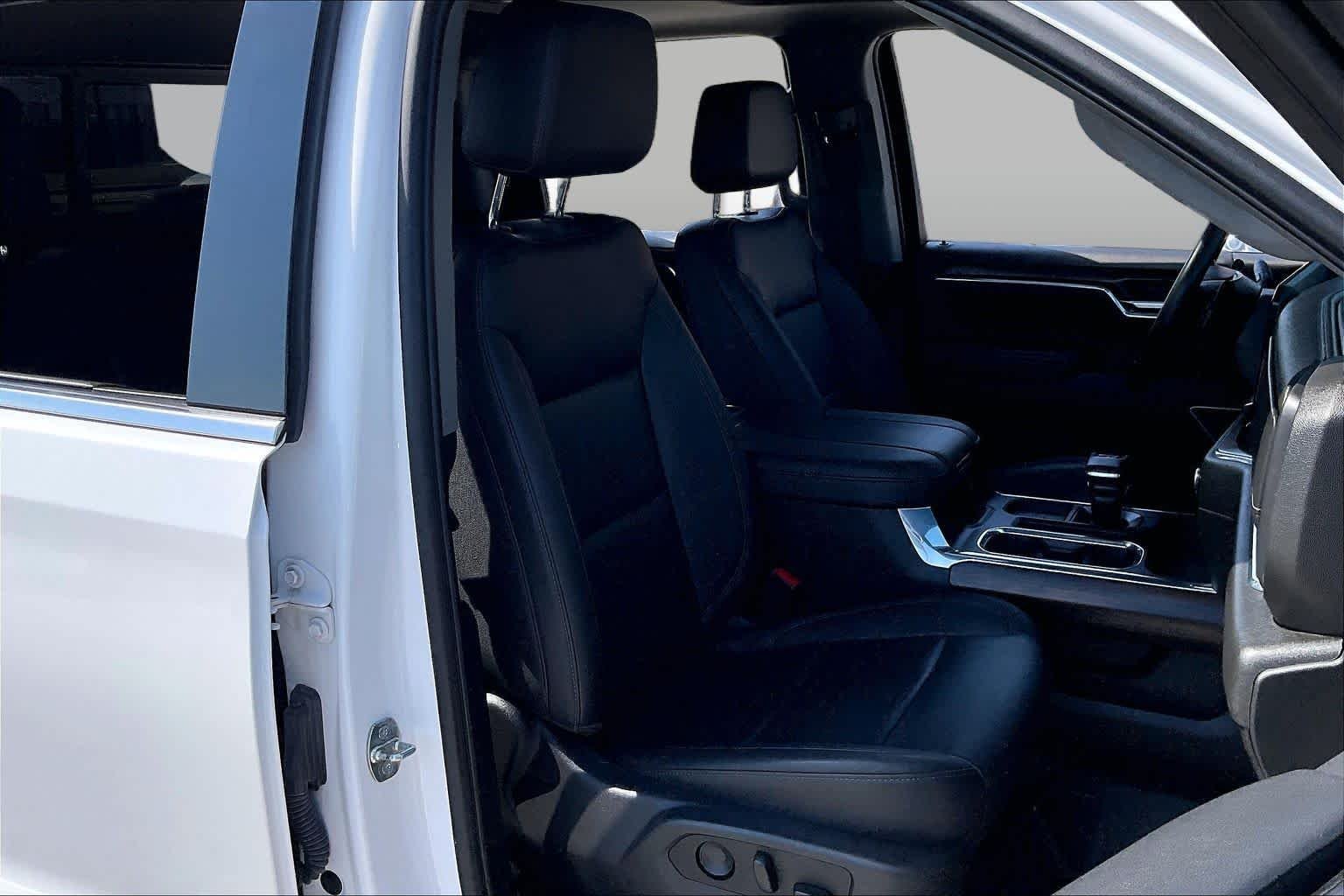 Used 2024 White Frost Tricoat GMC SLT image 9