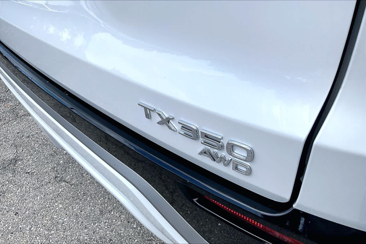 Certified Used 2025 WIND CHILL PEARL Lexus F SPORT Handling image 10