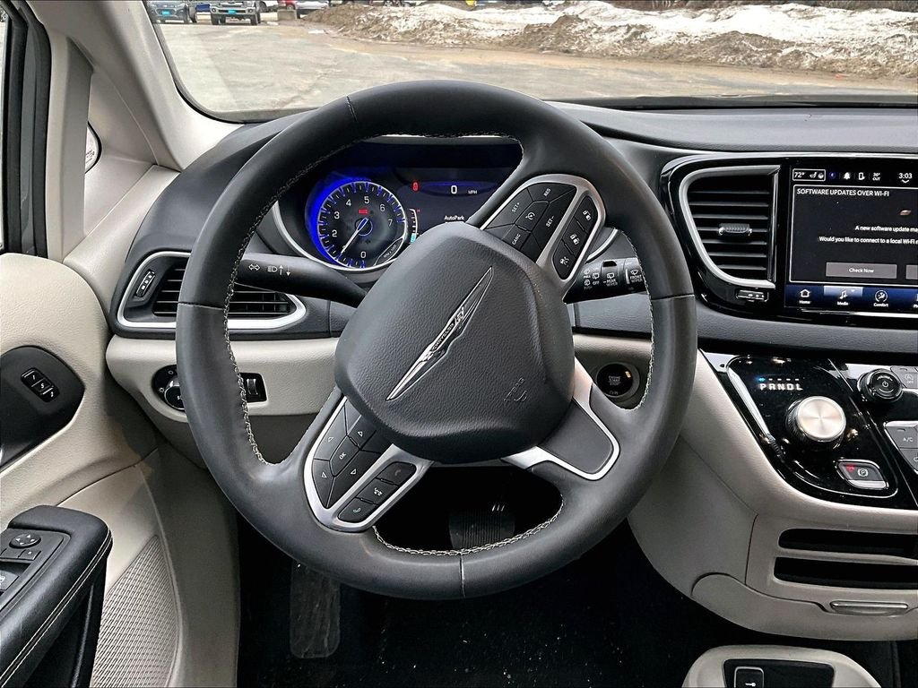 Used 2023 White Chrysler Touring L image 18