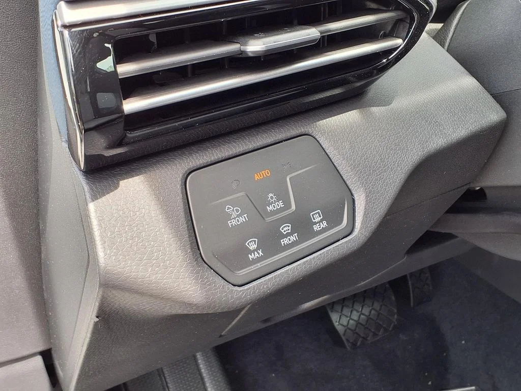 New 2026 Opal White with Black Roof Volkswagen Pro S Plus image 9