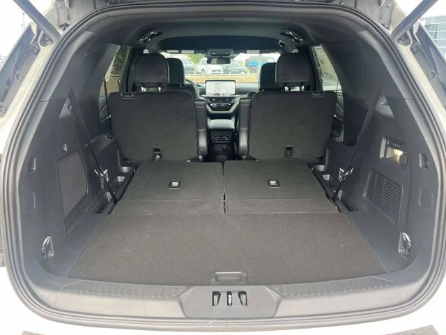 New 2026 Star White Metallic Tri-Coat Ford Tremor image 8