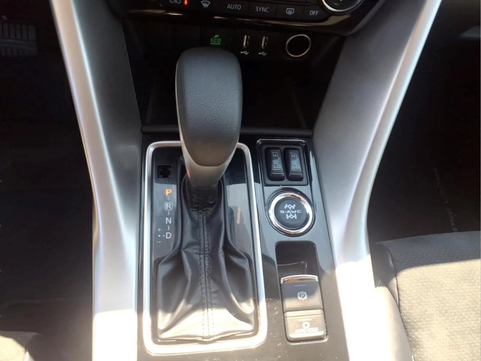 Used 2024 Alloy Silver Metallic Mitsubishi SE image 20