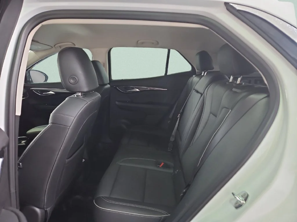 Used 2022 SUMMIT WHITE Buick Essence image 10