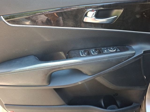 Used 2016 Silver Kia LX image 13
