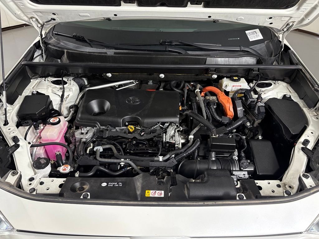 Used 2021 White Toyota XLE Premium image 44
