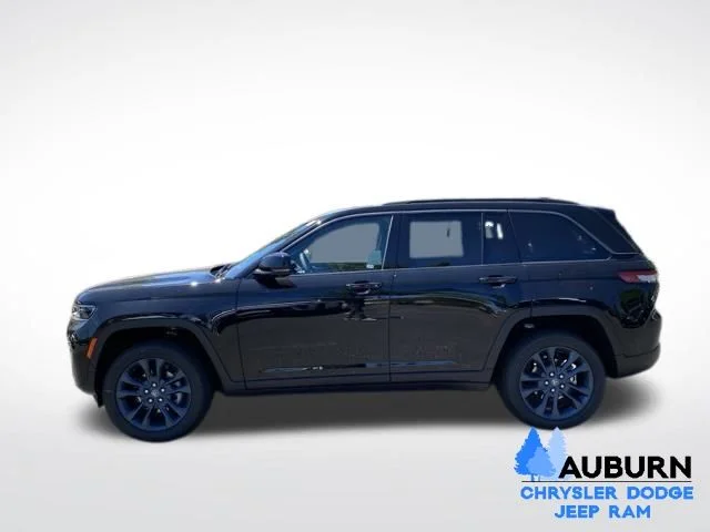 New 2026 Diamond Black Crystal Pearl-Coat Exterior Paint Jeep  image 4