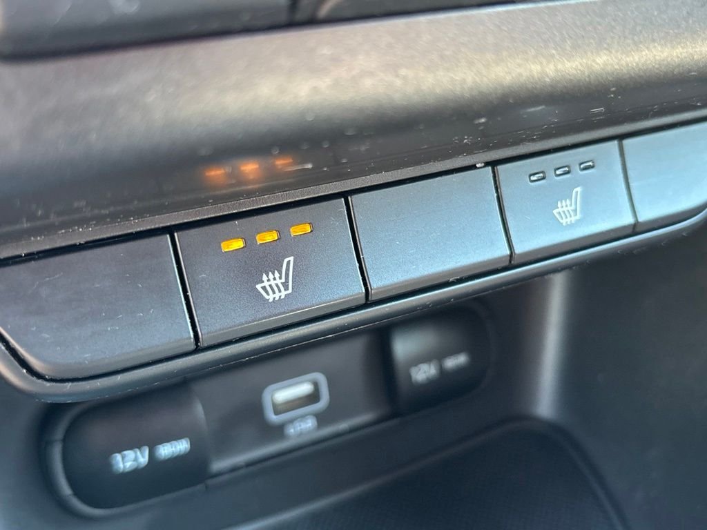 Used 2020 White Kia S image 28