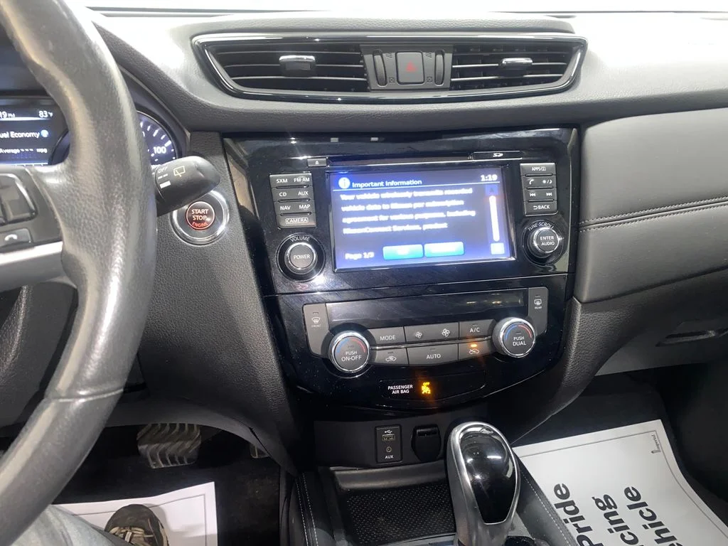 Used 2017 Silver Nissan SL image 22