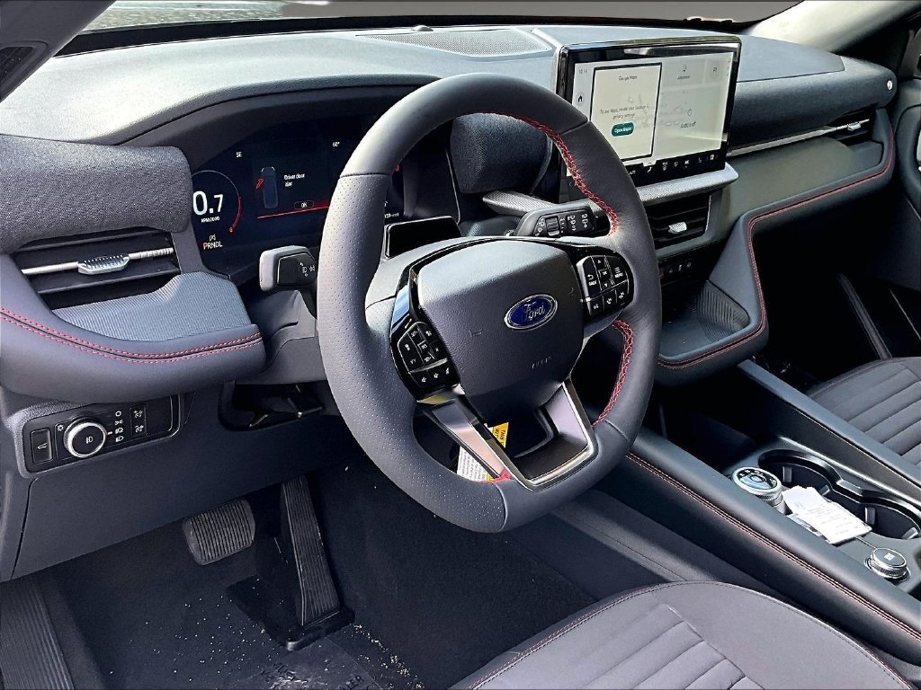New 2027 Agate Black Metallic Ford ST-Line image 7