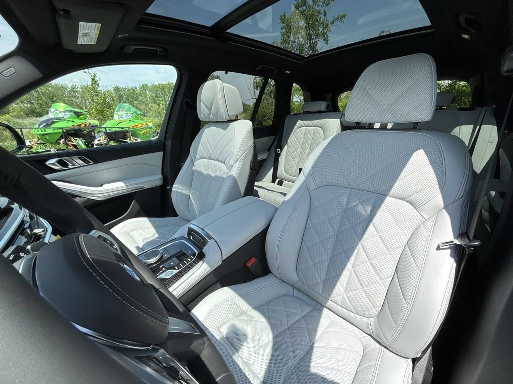 New 2026 Carbon Black Metallic BMW xDrive40i image 13