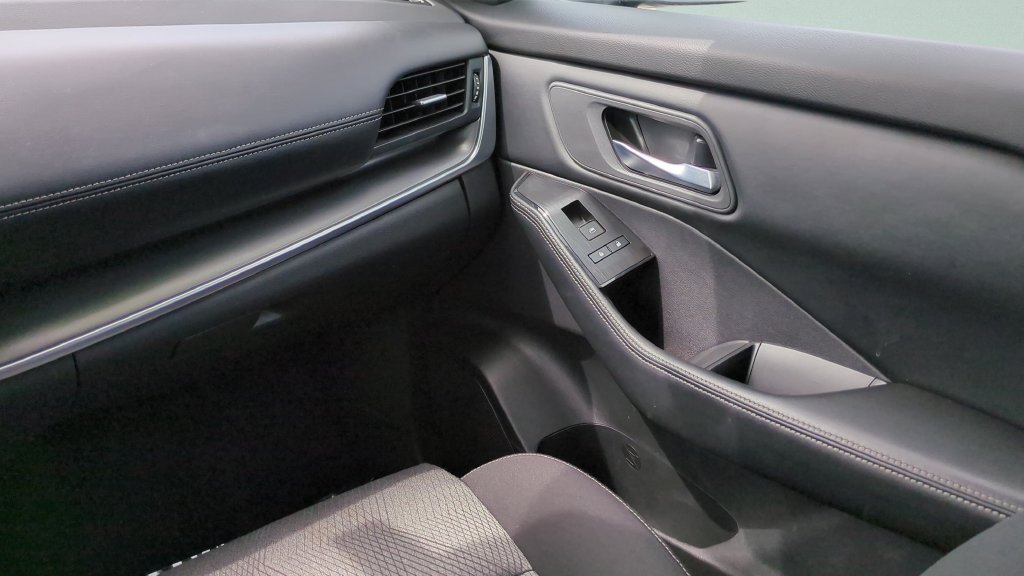 2025 Nissan Rogue SV - Photo 16