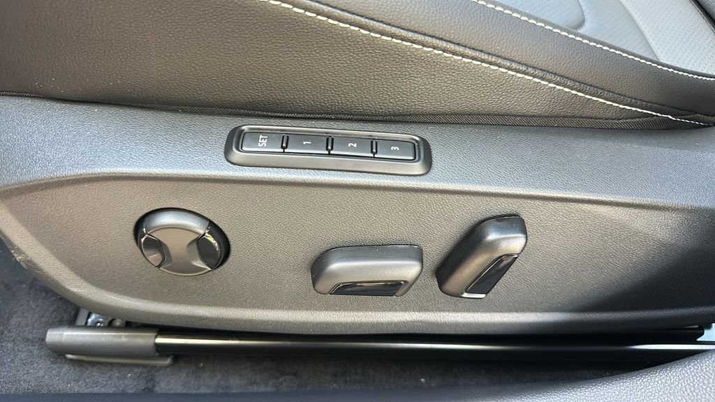 New 2026 Deep Black Pearl Volkswagen 1.5T SEL image 18