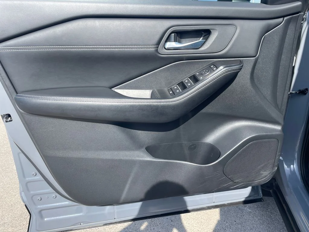 Used 2025 Gray Nissan SL image 21