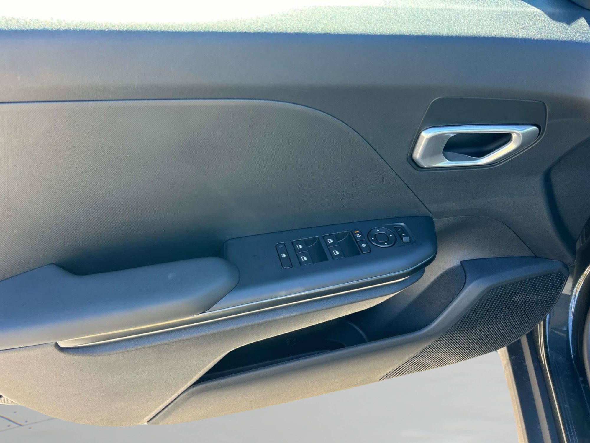 New 2027 Interstellar Gray Kia LX image 18