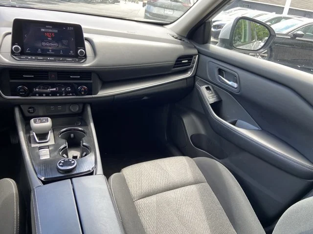 2025 Nissan Rogue SV - Photo 15