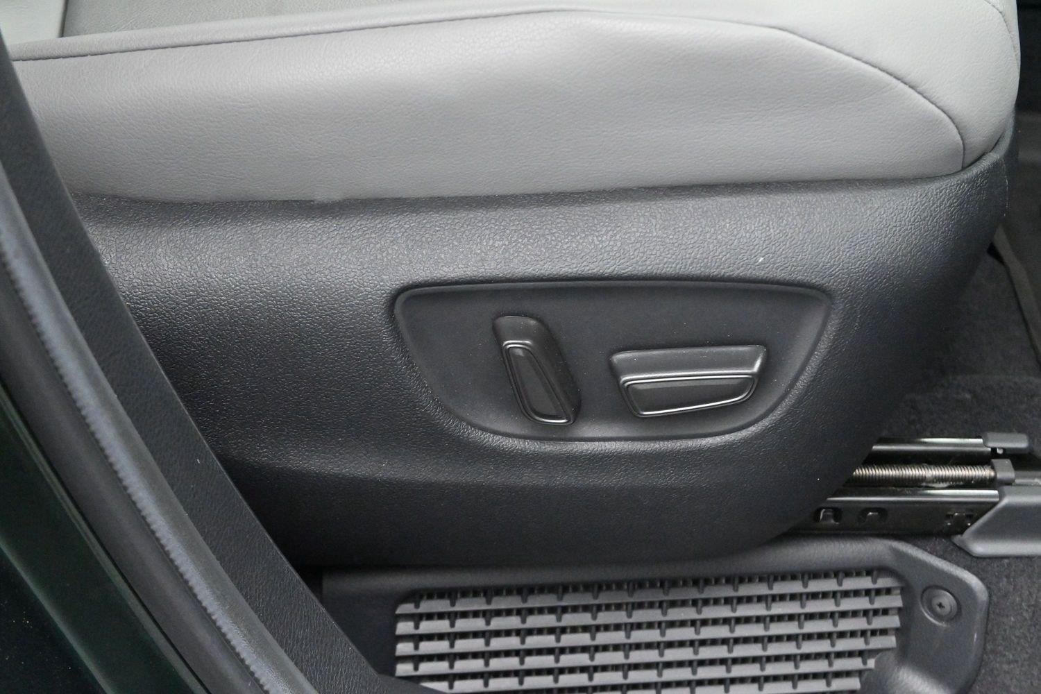 Used 2025 Cypress Toyota XLE 8-Passenger image 33