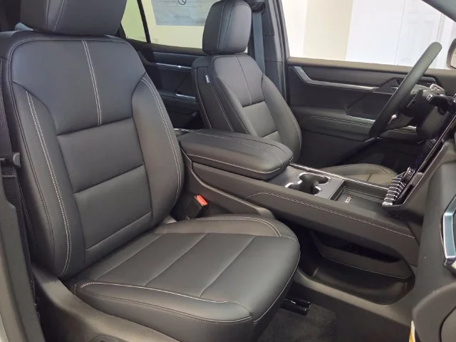 New 2027 Sterling Metallic GMC Elevation image 19