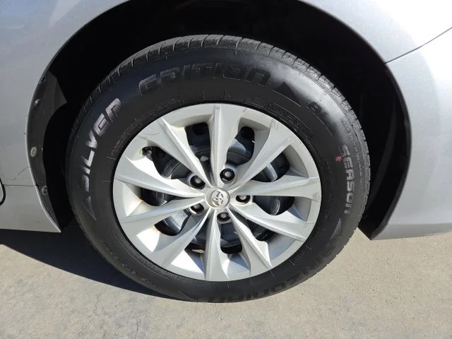 Used 2017 Silver Toyota LE image 13