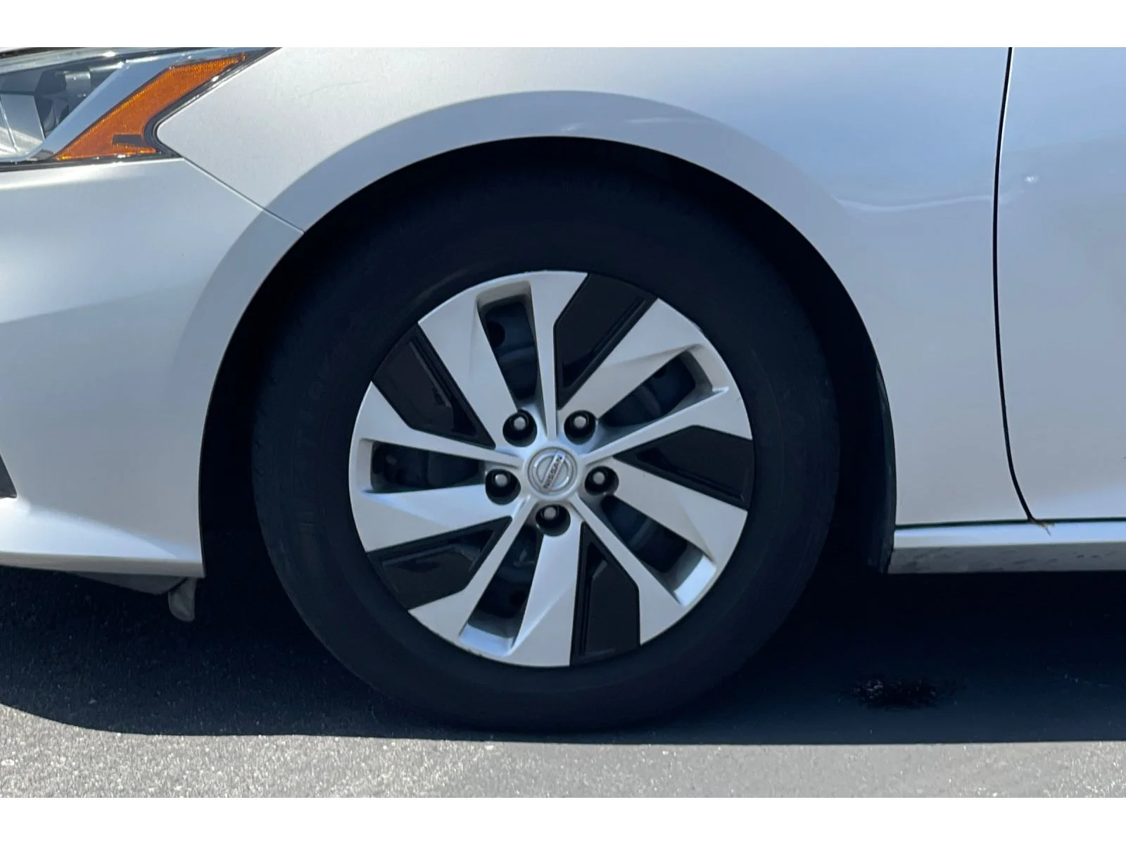 Used 2020 Brilliant Silver Metallic Nissan 2.5 S image 11