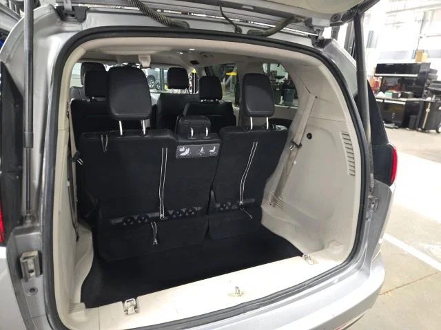 Used 2017 Silver Chrysler Touring L image 11
