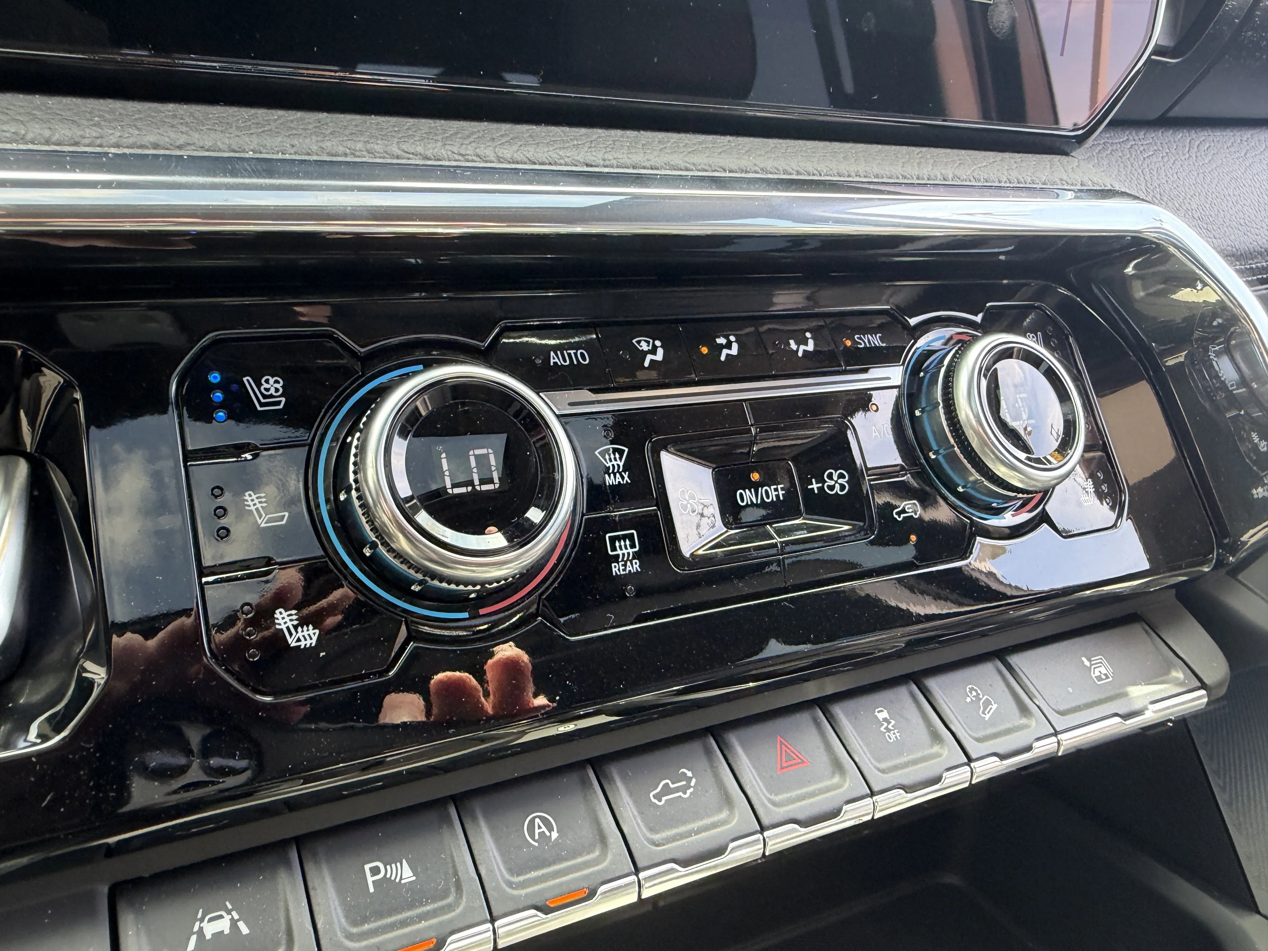 Used 2024 Onyx Black GMC Denali image 43
