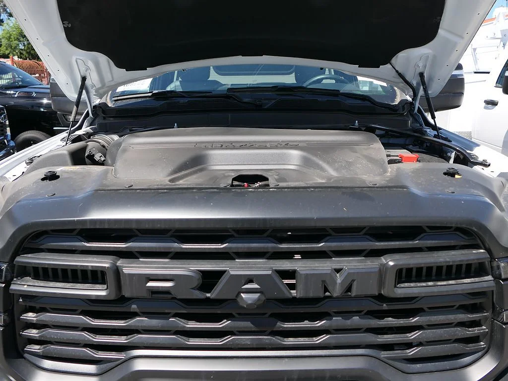 New 2026 Bright White Clearcoat RAM Tradesman image 24