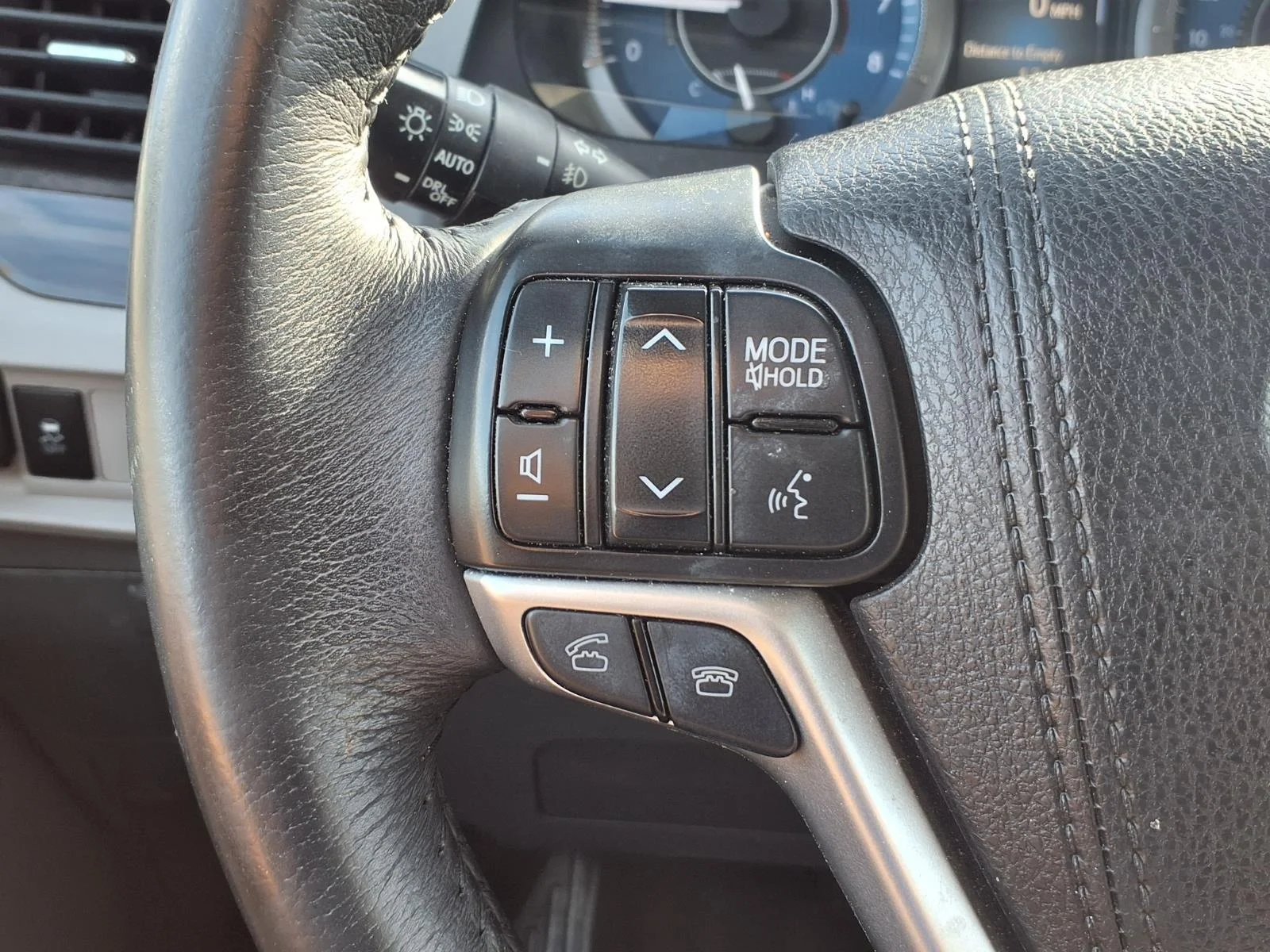 Used 2017 Silver Sky Metallic Toyota XLE 8-Passenger image 16