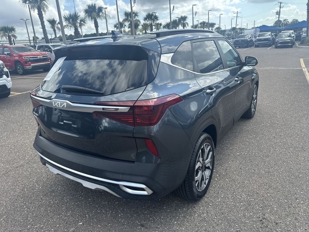 Used 2023  Kia EX image 16