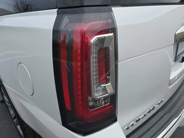 Used 2018 WHITE FROST TRICOAT GMC Denali image 38