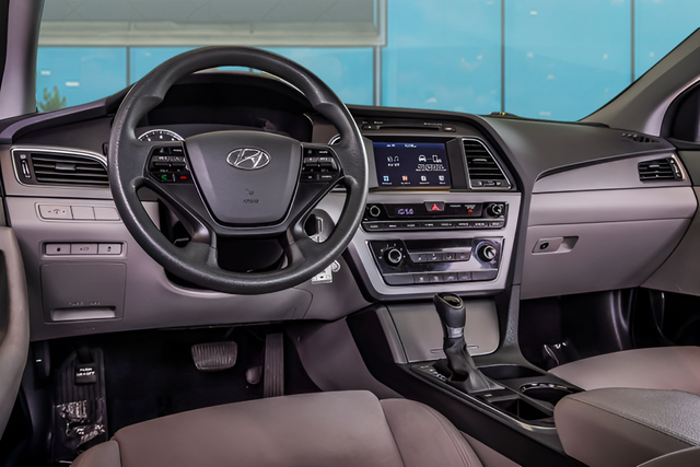 Used 2017 Blue Hyundai SE image 11