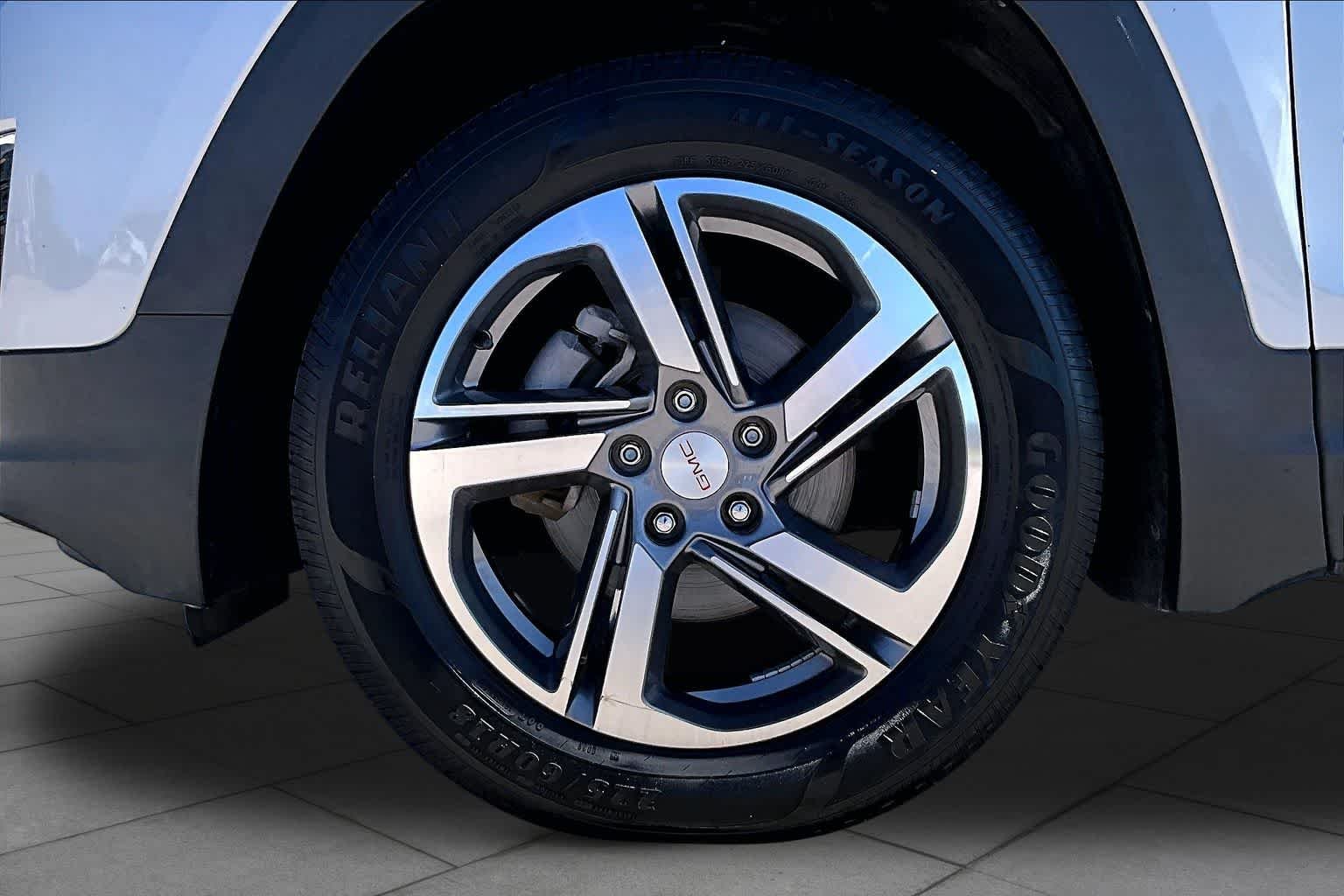 Used 2020 Quicksilver Metallic GMC SLT image 11