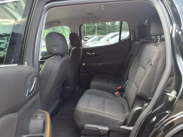 2023 GMC Acadia SLE - Photo 13