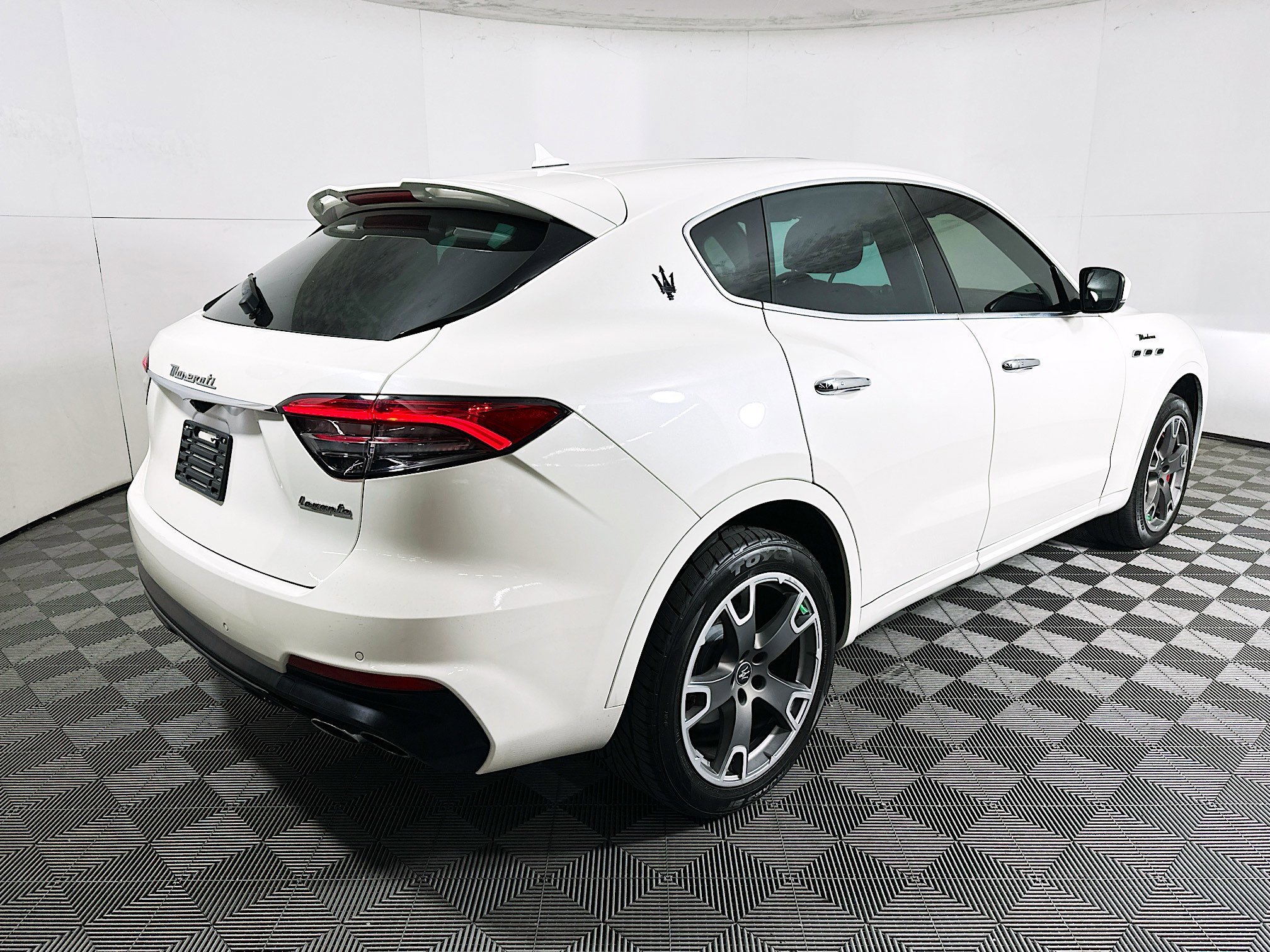 2022 Maserati Levante thumbnail 5