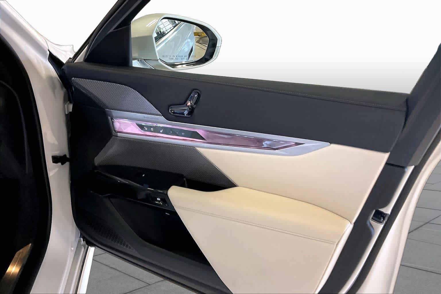 Used 2025 Mineral White Metallic BMW eDrive50 image 21