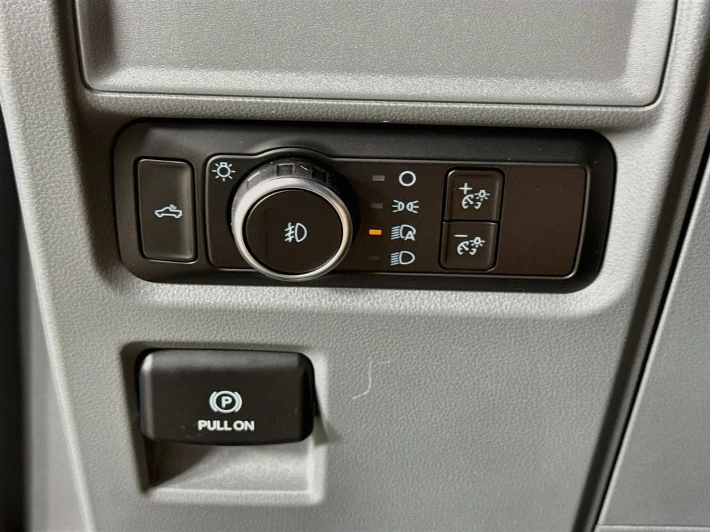 New 2026 Carbonized Gray Metallic Ford XLT image 10