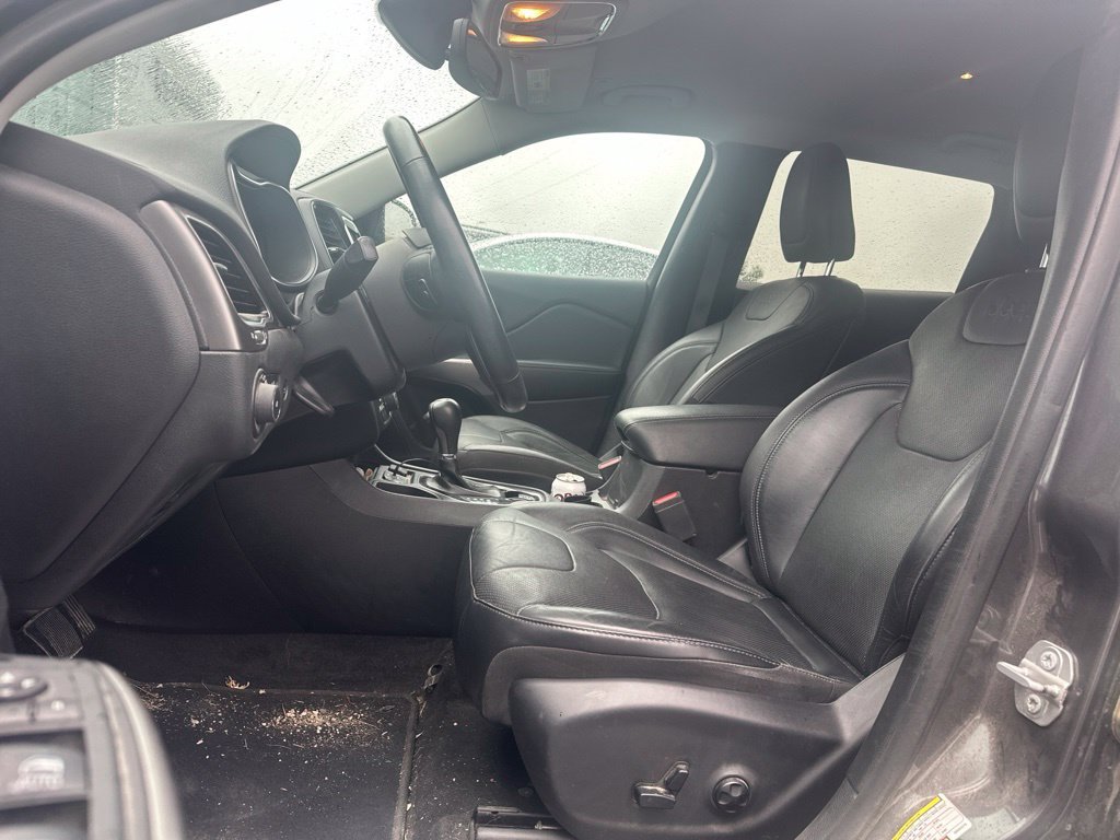 Used 2019 Gray Jeep Limited image 5