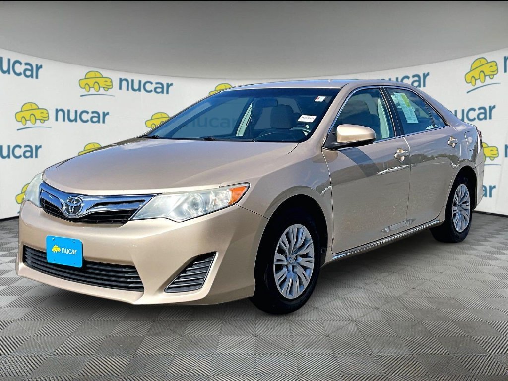 Used 2012  Toyota LE image 3