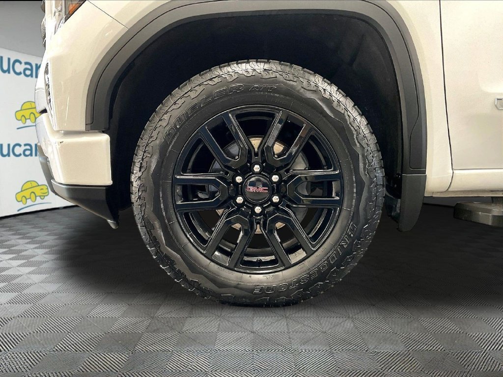 Used 2024 White GMC Elevation image 7