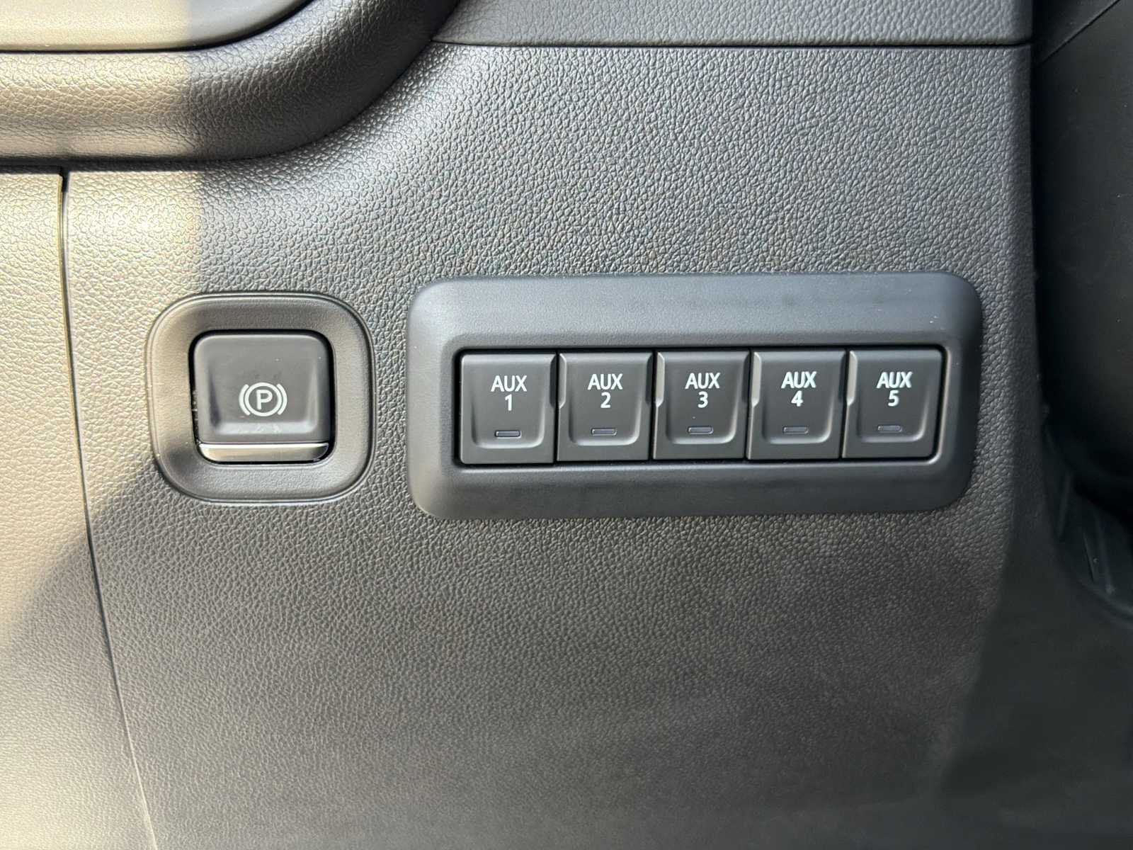 New 2025 Summit White GMC Pro image 20