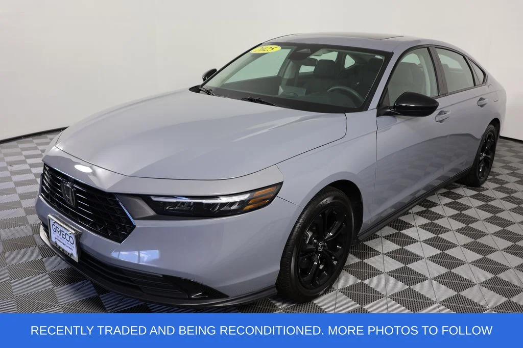 Used 2025 Gray Honda SE image 4