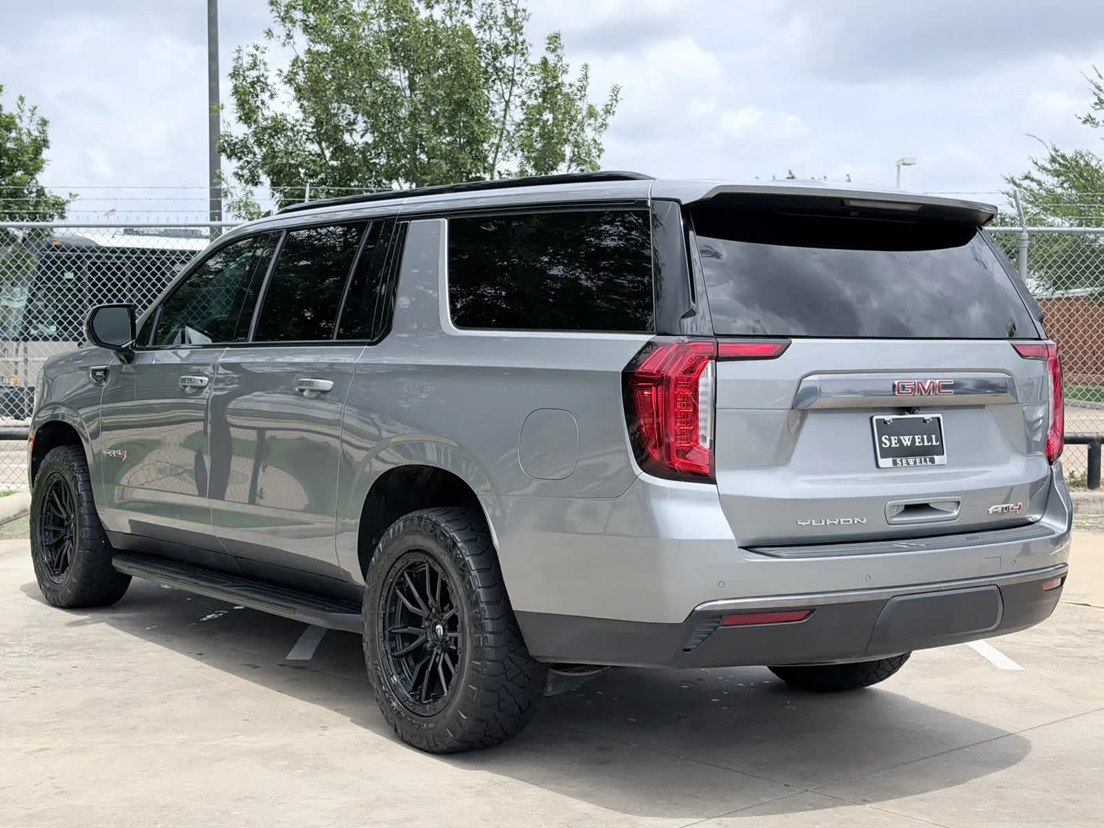 Used 2023 Sterling Metallic GMC AT4 image 6