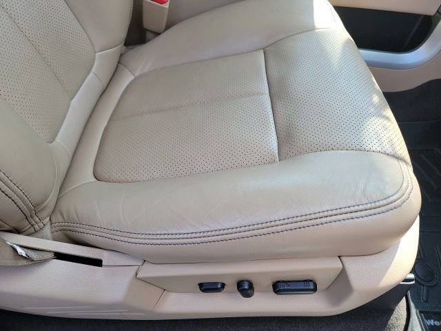 Used 2013 White Ford Lariat image 8