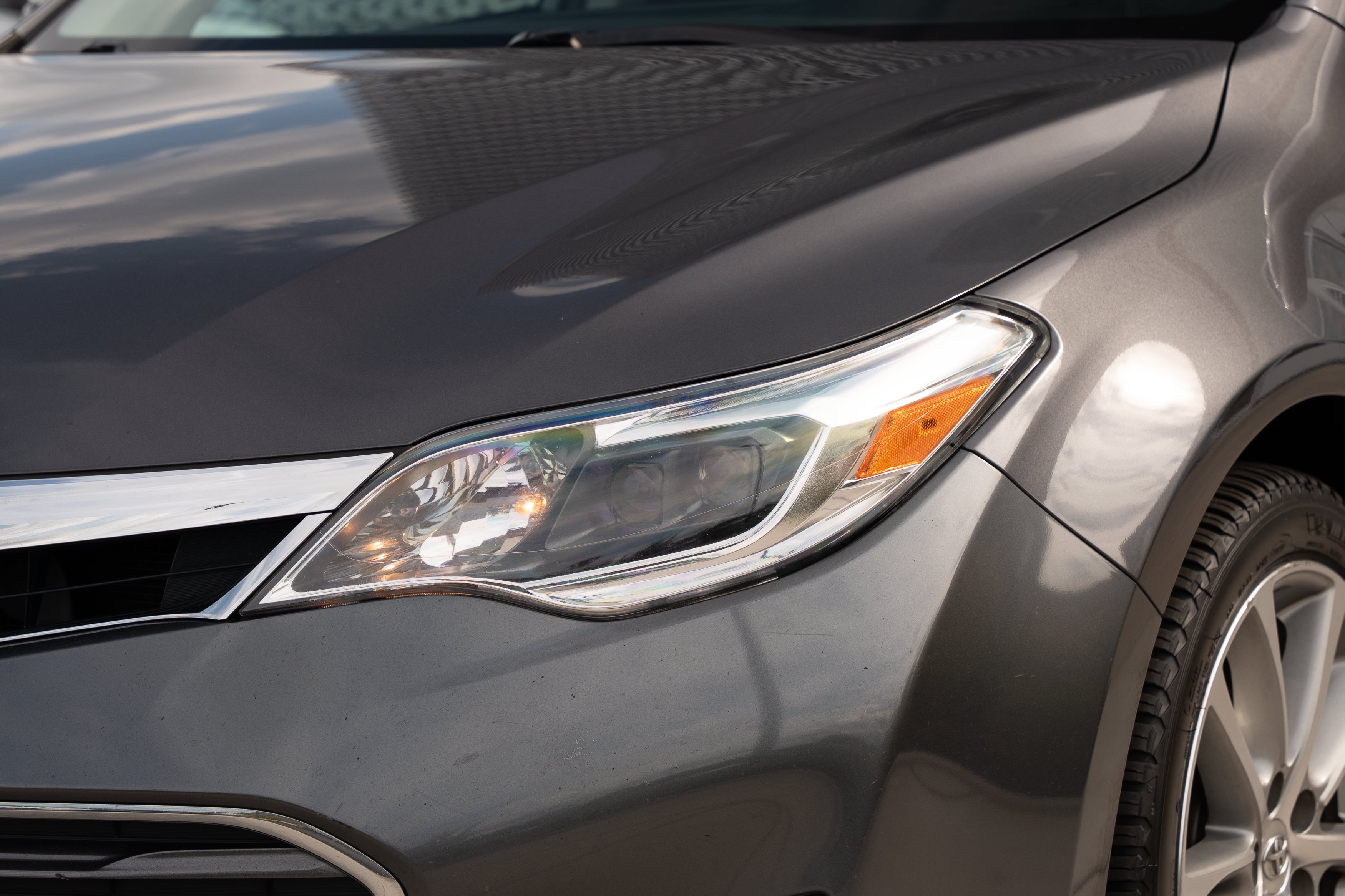 Used 2015 Magnetic Gray Metallic Toyota XLE Touring image 30
