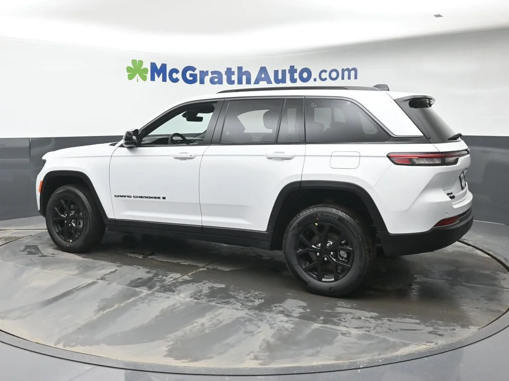 New 2026 White Jeep Altitude image 24