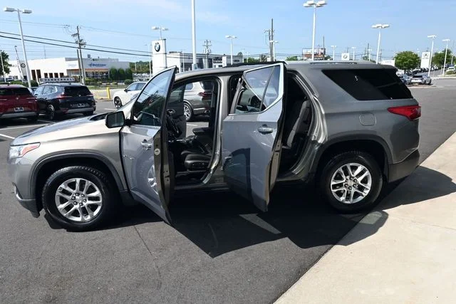 Used 2018 Gray Chevrolet LT image 38