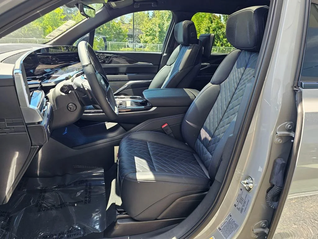 New 2026 Luna Metallic Cadillac Luxury image 23